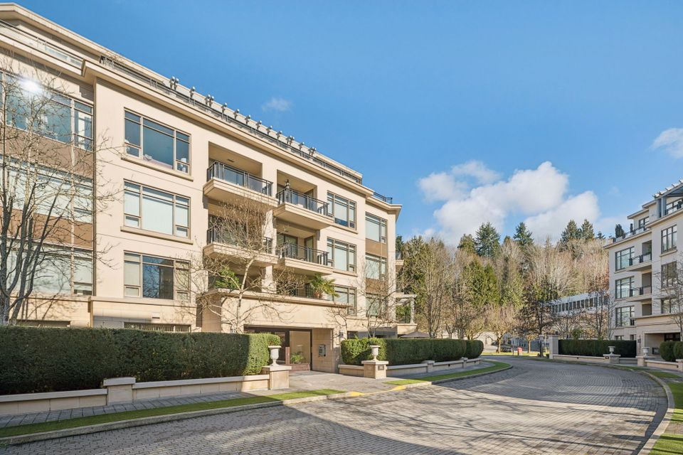 3-web-or-mls-003 at 300 - 533 Waters Edge, Park Royal, West Vancouver