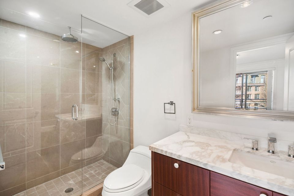 30-web-or-mls-030 at 300 - 533 Waters Edge, Park Royal, West Vancouver