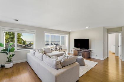 19 at 1631 22nd Street, Dundarave, West Vancouver