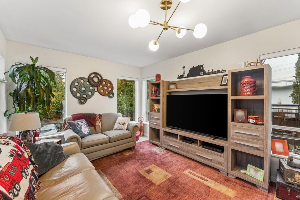 16 at 1187 W 23rd Street, Pemberton Heights, North Vancouver