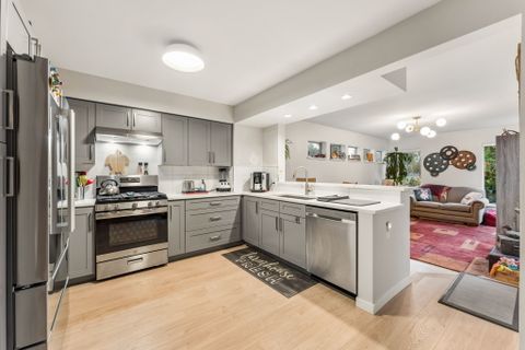 13 at 1187 W 23rd Street, Pemberton Heights, North Vancouver