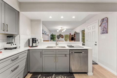 15 at 1187 W 23rd Street, Pemberton Heights, North Vancouver