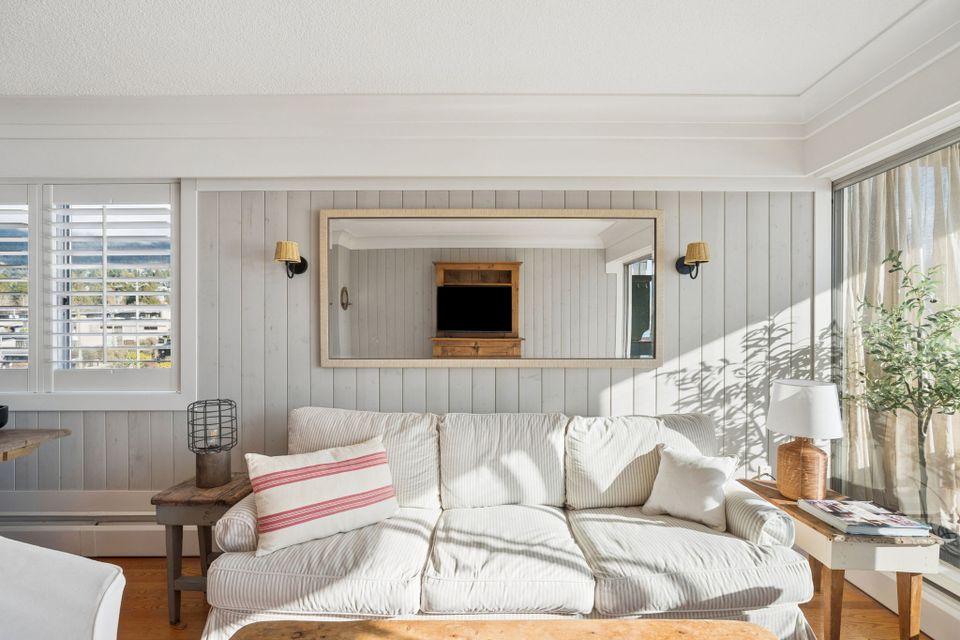 10-web-or-mls-010 at 408 - 150 24th Street, Dundarave, West Vancouver