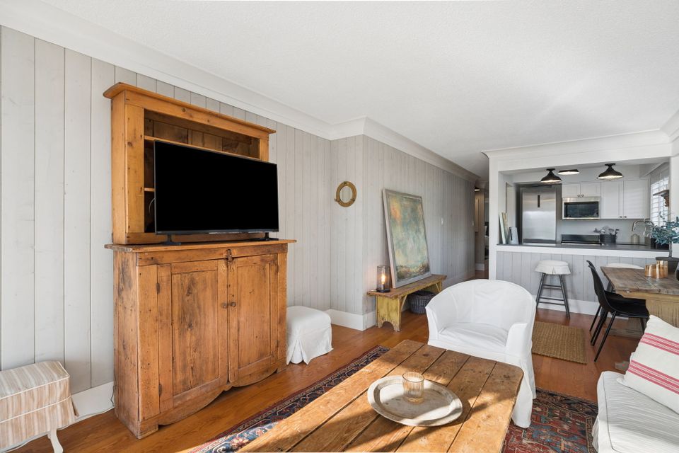 13-web-or-mls-013 at 408 - 150 24th Street, Dundarave, West Vancouver