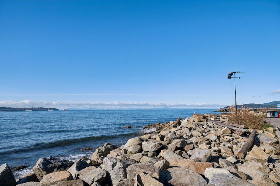 43-web-or-mls-043 at 408 - 150 24th Street, Dundarave, West Vancouver