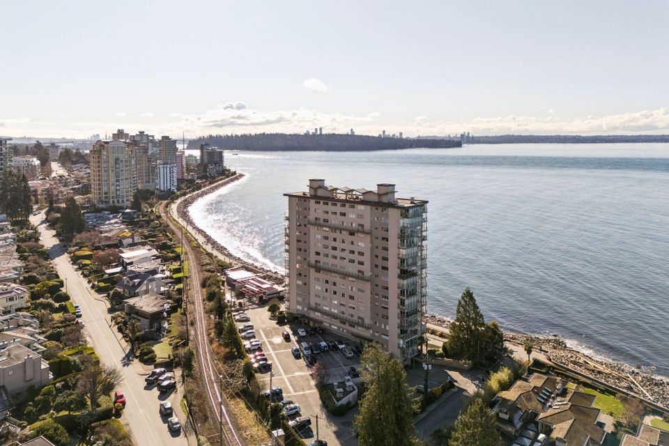 47-web-or-mls-047 at 408 - 150 24th Street, Dundarave, West Vancouver