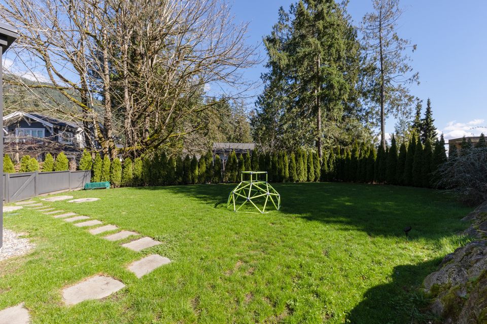 55_4050-ripple-place-evolve-smeatoncook49 at 4050 Ripple Place, Bayridge, West Vancouver