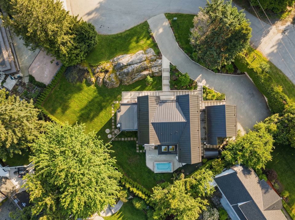 6_4050-ripple-place-evolve-x-smeatoncook-selects3 at 4050 Ripple Place, Bayridge, West Vancouver