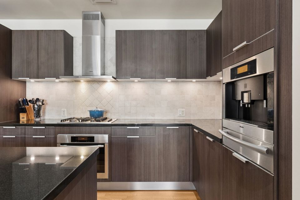 17-web-or-mls-017 at 300 - 568 Waters Edge, Park Royal, West Vancouver