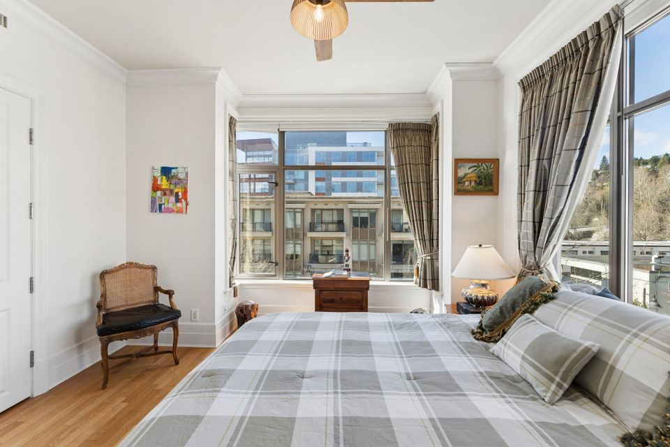 21-web-or-mls-021 at 300 - 568 Waters Edge, Park Royal, West Vancouver