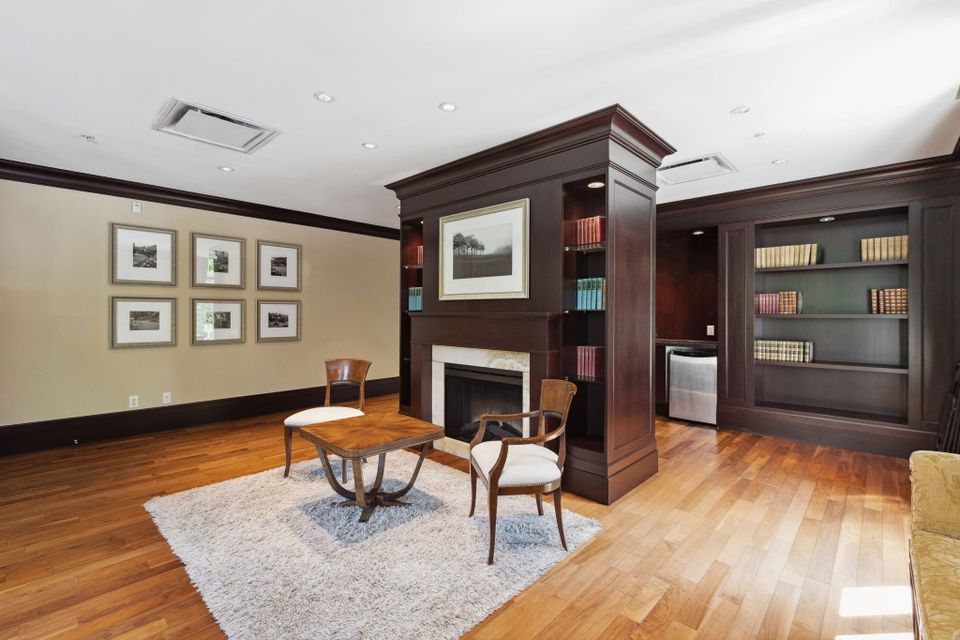 39-web-or-mls-039 Library at 300 - 568 Waters Edge, Park Royal, West Vancouver