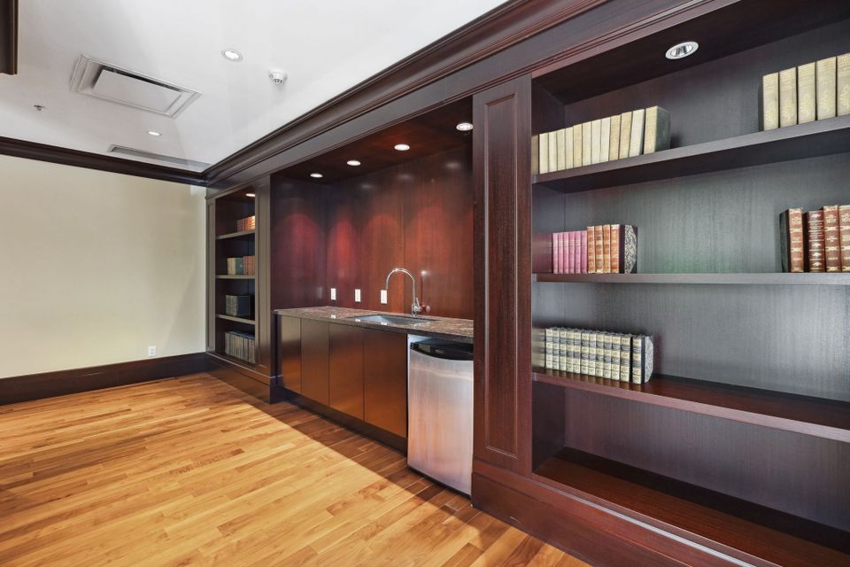 40-web-or-mls-040 Library at 300 - 568 Waters Edge, Park Royal, West Vancouver