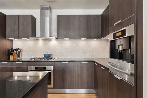 17-web-or-mls-017 at 300 - 568 Waters Edge, Park Royal, West Vancouver