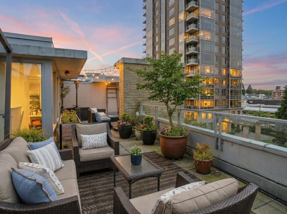 3_1576-w-8th-ave-smeaton-cook-dusk5png at 1576 W 8th Avenue, Fairview VW, Vancouver West