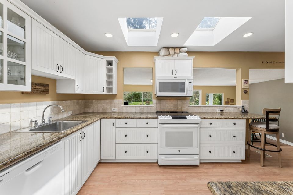 14 at 1874 Appin Road, Westlynn, North Vancouver