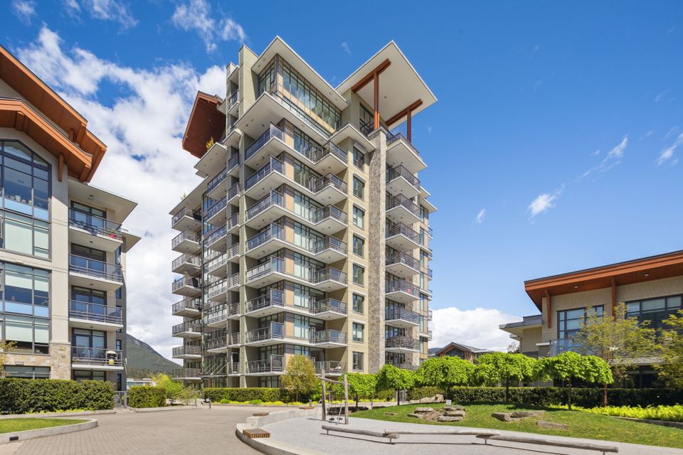 1-web-or-mls-01 at 403 - 2780 Valley Centre Avenue, Lynn Valley, North Vancouver