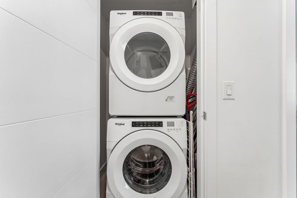 22-web-or-mls-22 at 403 - 2780 Valley Centre Avenue, Lynn Valley, North Vancouver