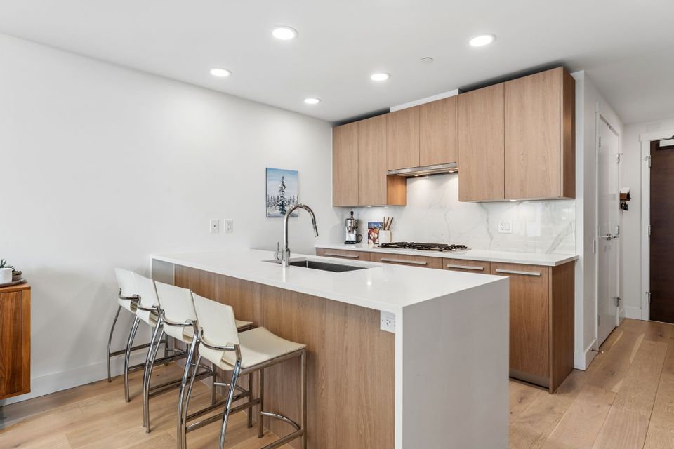 5-web-or-mls-05 at 403 - 2780 Valley Centre Avenue, Lynn Valley, North Vancouver