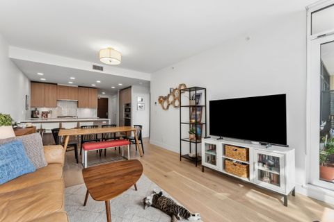 11-web-or-mls-11 at 403 - 2780 Valley Centre Avenue, Lynn Valley, North Vancouver