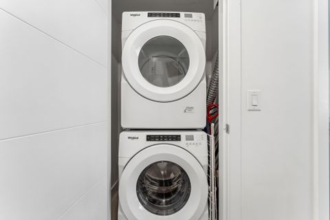 22-web-or-mls-22 at 403 - 2780 Valley Centre Avenue, Lynn Valley, North Vancouver