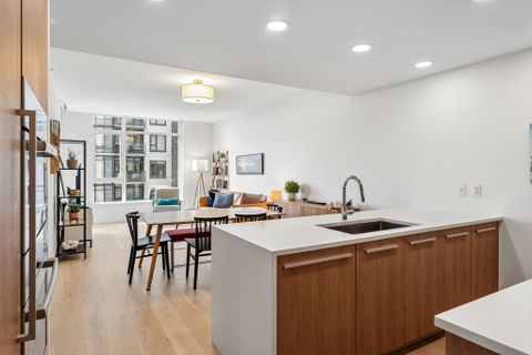 3-web-or-mls-03 at 403 - 2780 Valley Centre Avenue, Lynn Valley, North Vancouver