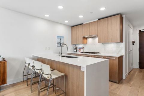 5-web-or-mls-05 at 403 - 2780 Valley Centre Avenue, Lynn Valley, North Vancouver