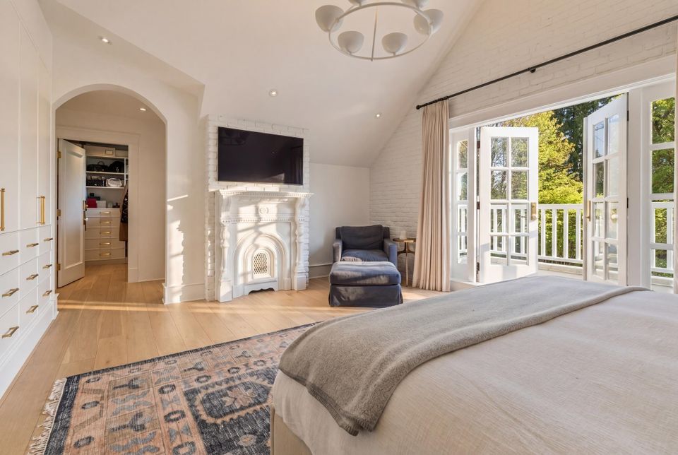 263144870-28d641d9-4184-4b11-9328-1fbe96d57a62 at 360 E Windsor Road, Upper Lonsdale, North Vancouver