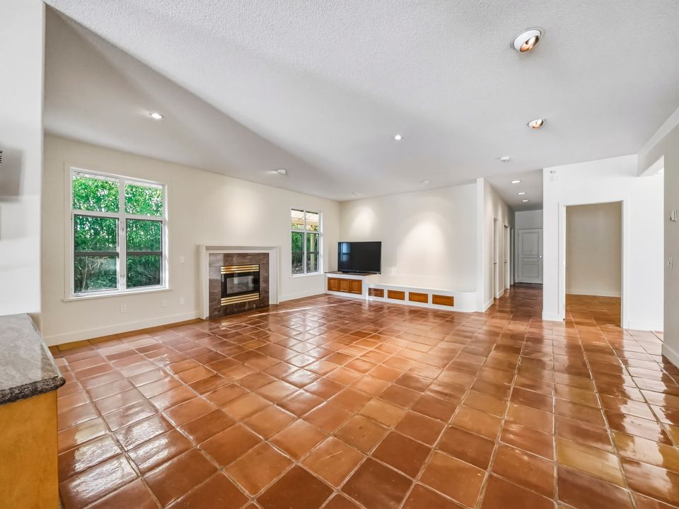 10a at 6231 Taylor Drive, West Vancouver