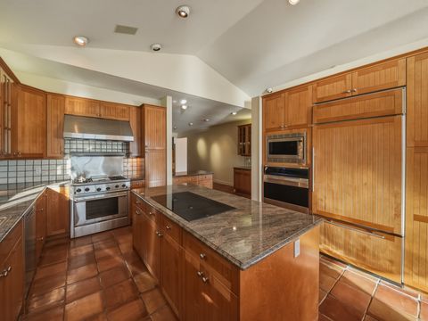 8b at 6231 Taylor Drive, West Vancouver