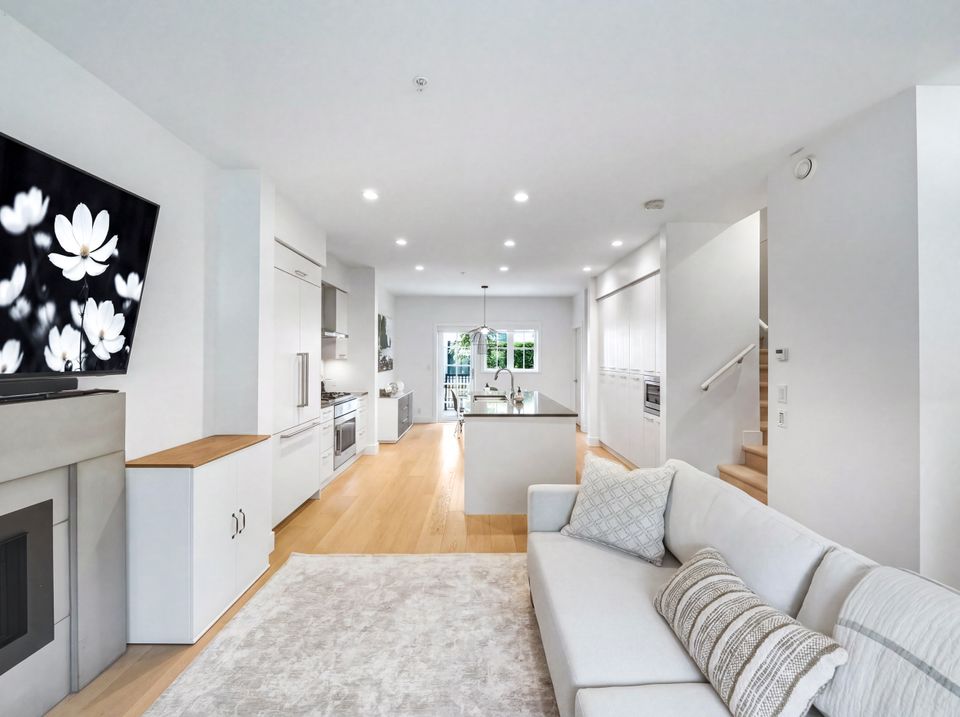 3 at 14 - 1133 Ridgewood Drive, Edgemont, North Vancouver