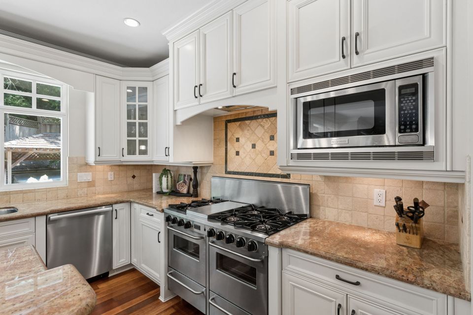 20-web-or-mls-4904-chalet-pl_020 at 4904 Chalet Place, Canyon Heights NV, North Vancouver