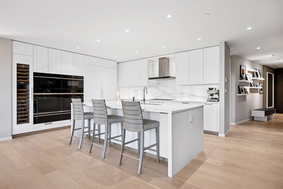25-web-or-mls-025 at 209 - 1355 Bellevue, Ambleside, West Vancouver
