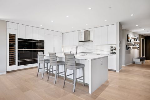 25-web-or-mls-025 at 209 - 1355 Bellevue, Ambleside, West Vancouver