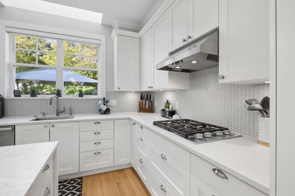 38-web-or-mls-2015esquimalt038 at 2015 Esquimalt Avenue, Ambleside, West Vancouver