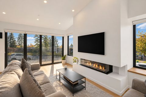 11 at 366 w 25th Street, Upper Lonsdale, North Vancouver