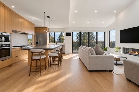 3c at 366 w 25th Street, Upper Lonsdale, North Vancouver