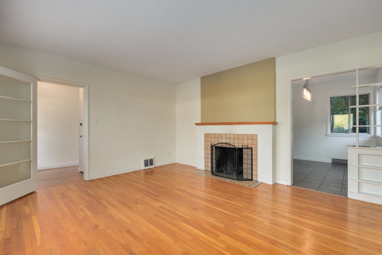 509-e-keith-road-queensbury-north-vancouver-04 at 509 E Keith Road, Queensbury, North Vancouver