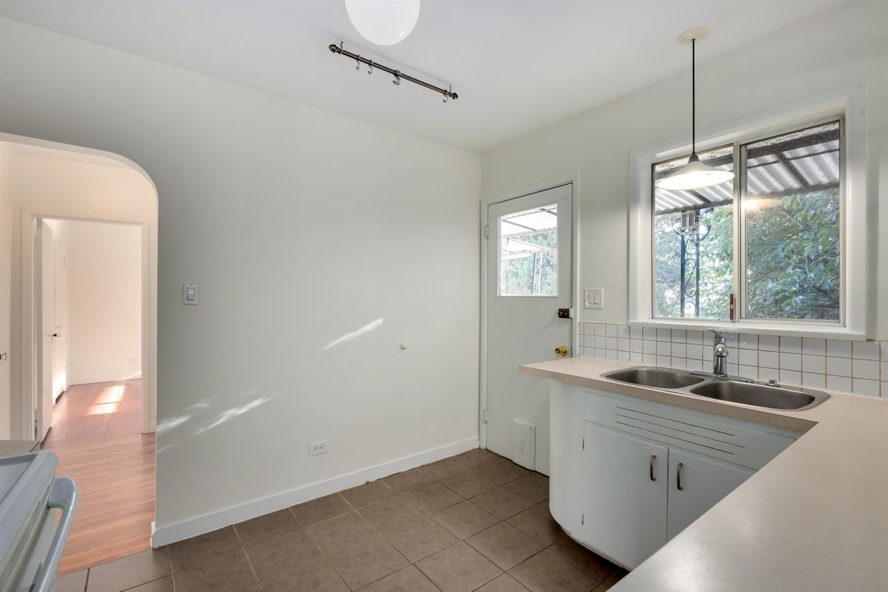 509-e-keith-road-queensbury-north-vancouver-08 at 509 E Keith Road, Queensbury, North Vancouver