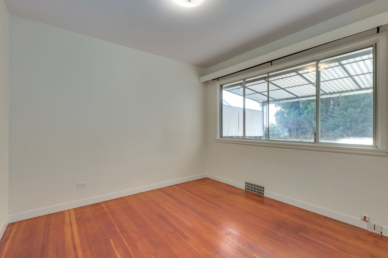 509-e-keith-road-queensbury-north-vancouver-15 at 509 E Keith Road, Queensbury, North Vancouver