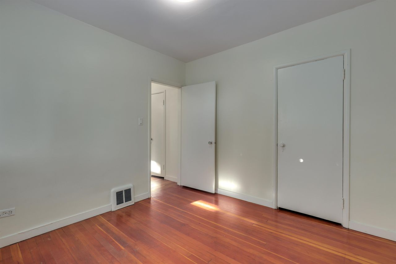 509-e-keith-road-queensbury-north-vancouver-16 at 509 E Keith Road, Queensbury, North Vancouver