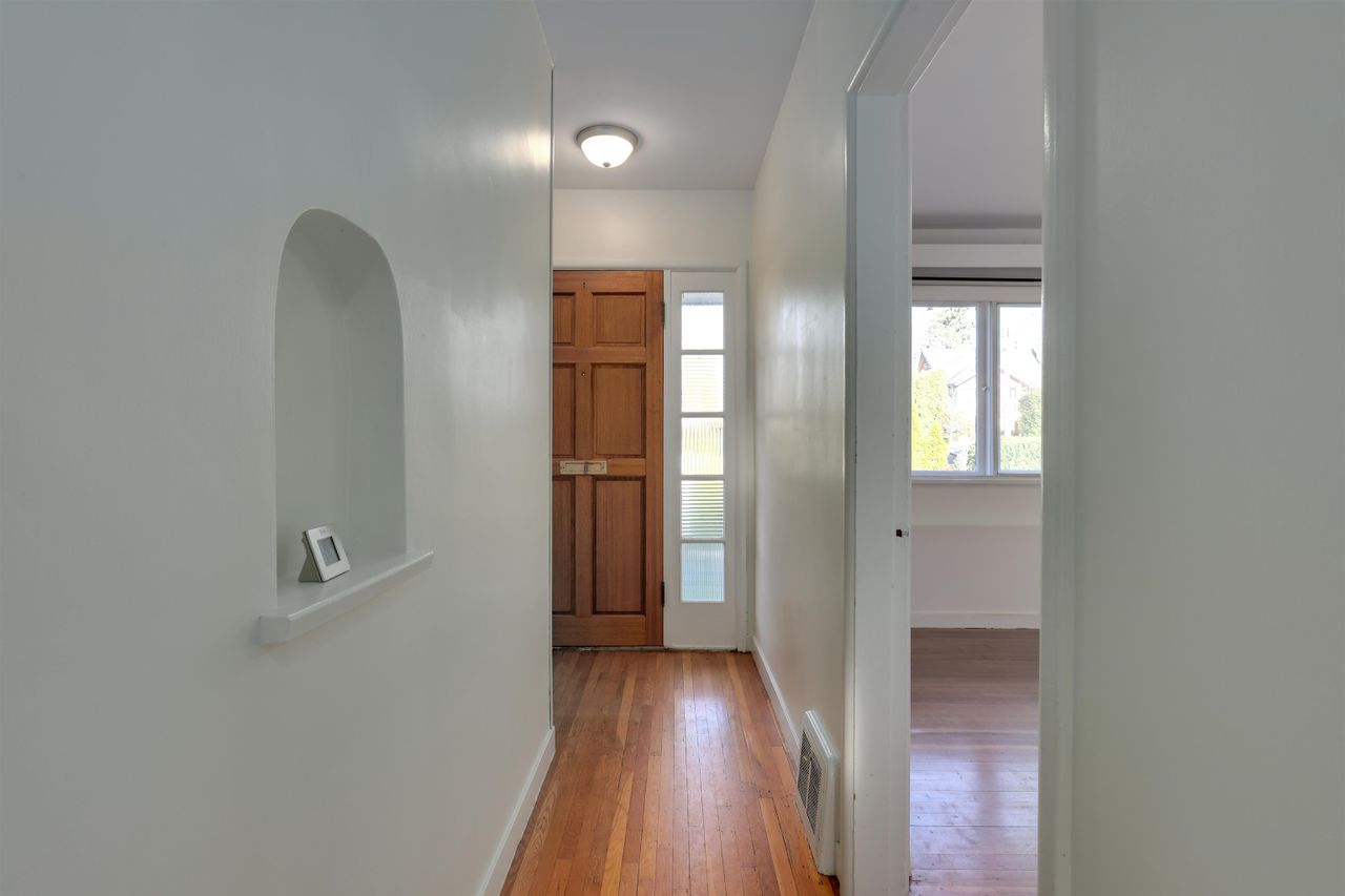 509-e-keith-road-queensbury-north-vancouver-18 at 509 E Keith Road, Queensbury, North Vancouver