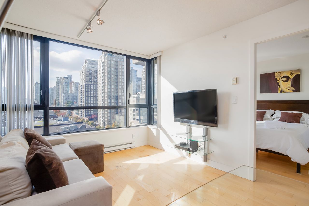 006 at 1110 - 928 Homer, Vancouver West