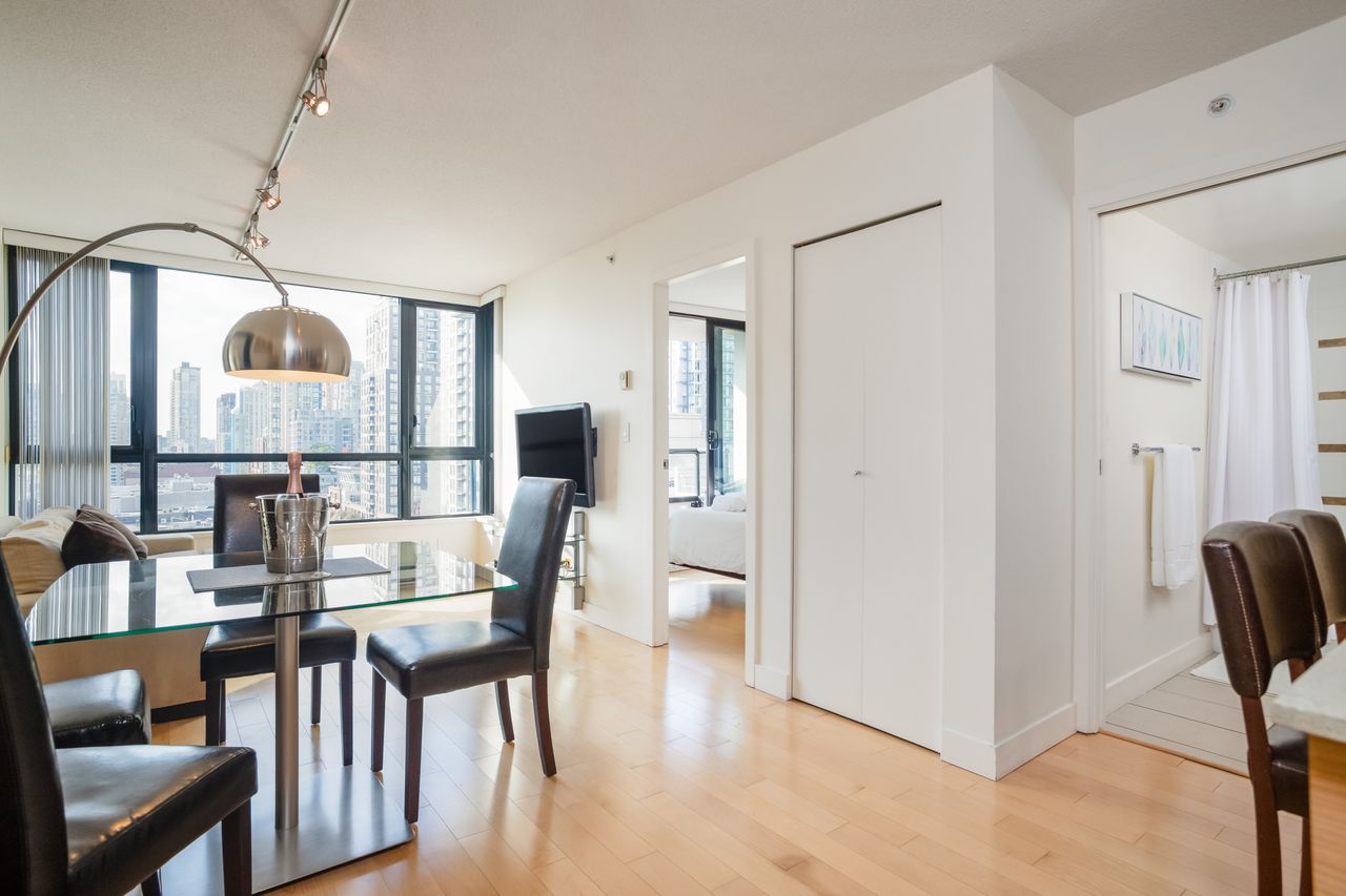 009 at 1110 - 928 Homer, Vancouver West