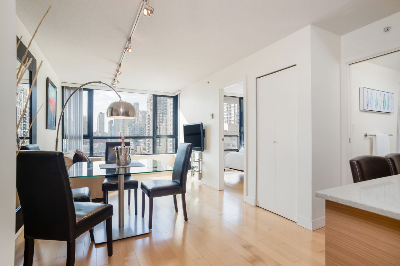 010 at 1110 - 928 Homer, Vancouver West