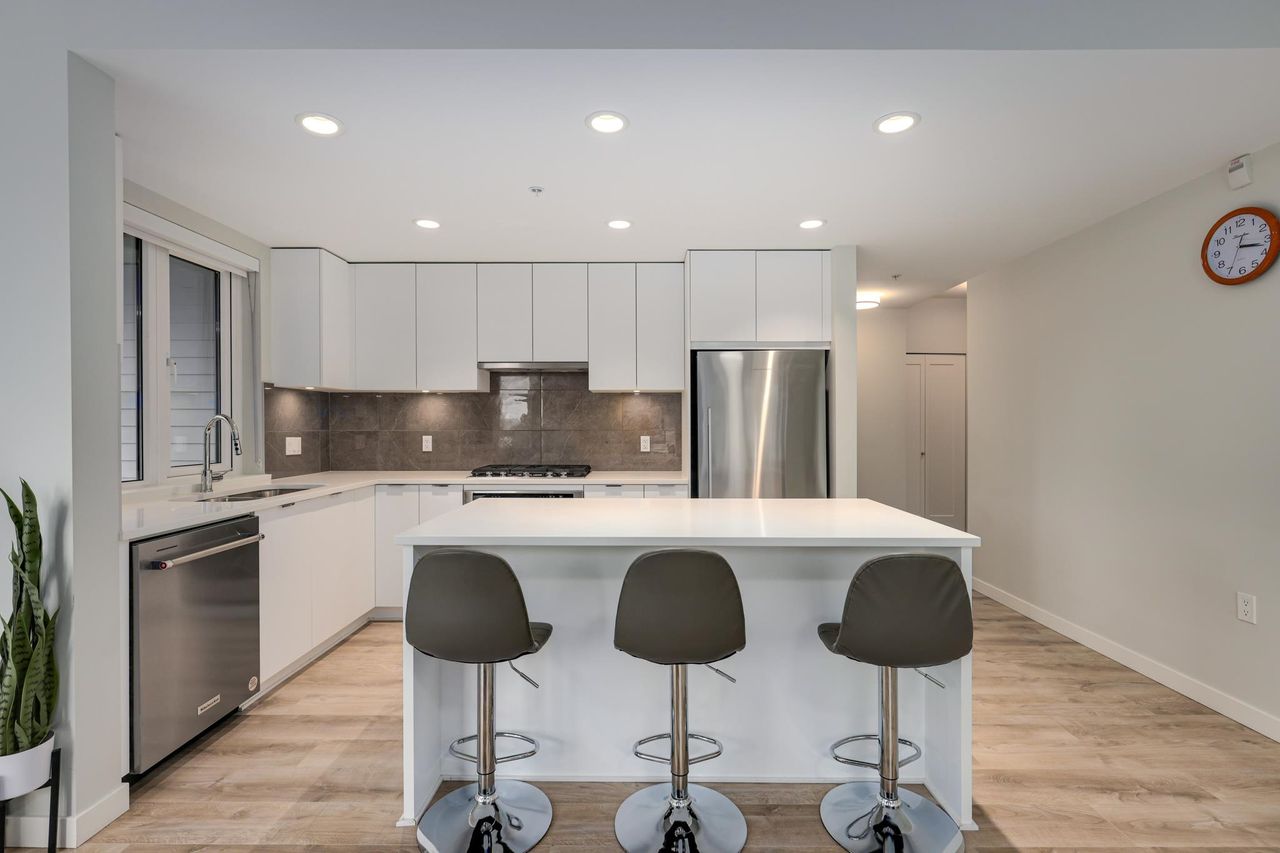 615-cottonwood-avenue-coquitlam-west-coquitlam-09 at 404 - 615 Cottonwood Avenue, Coquitlam West, Coquitlam