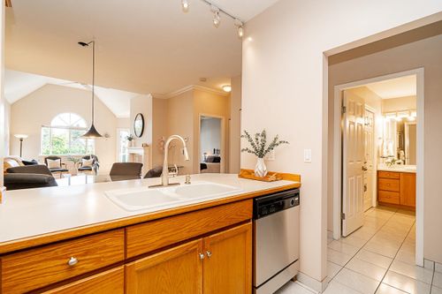 25-richmond-street-fraserview-nw-new-westminster-18 at 201 - 25 Richmond Street, Fraserview NW, New Westminster