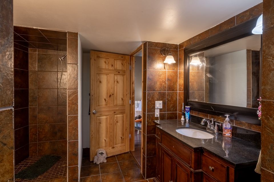 1-5616-50th-avenue-hdr-19 at 1 - 5616 50th Avenue, Downtown, Yellowknife