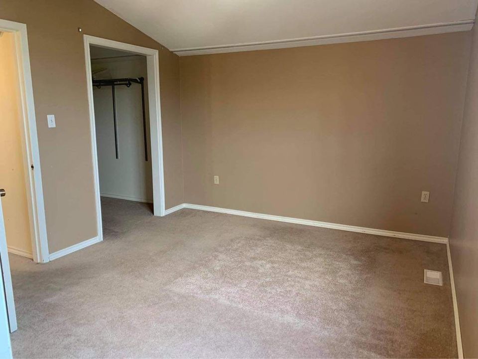 img-5922 at 4B Sahcho Avenue, Norman Wells