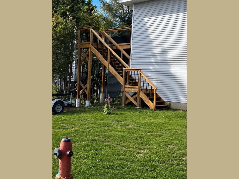 171-rivett-sideyard at 171 Rivett Crescent, Range Lake, Yellowknife