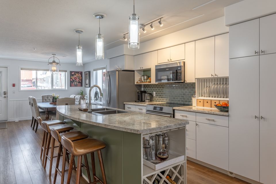 1-4924-43rd-street-hdr-4 at 1 4924 43rd Street, Downtown, Yellowknife